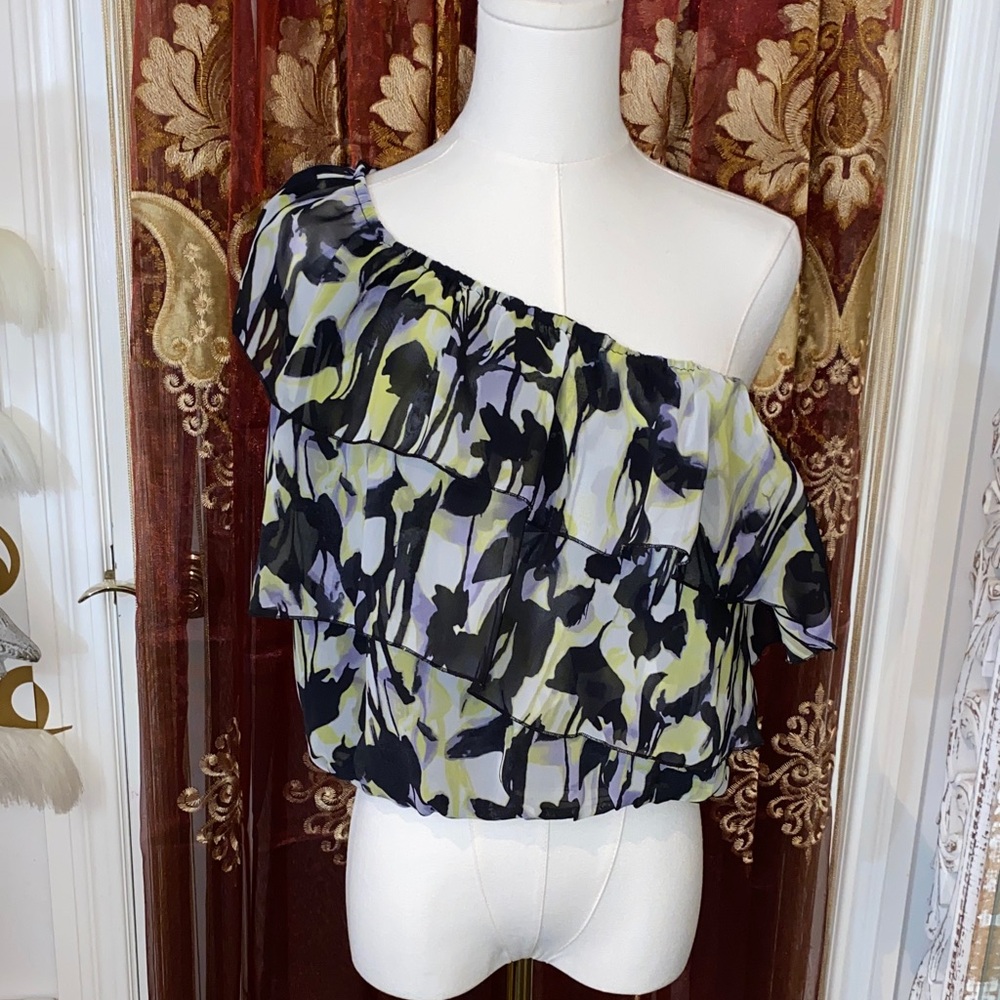 Floral Ruffle Off Shoulder Top - Picture 7 of 17